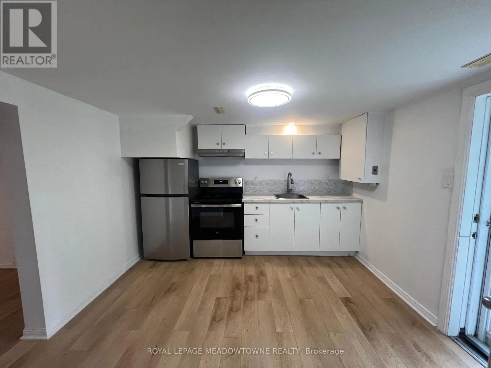 LOWER - 44 LAURIS AVENUE E