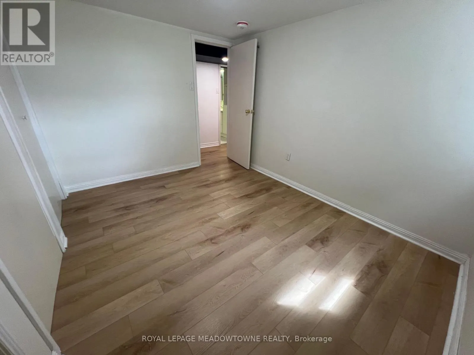 LOWER - 44 LAURIS AVENUE E