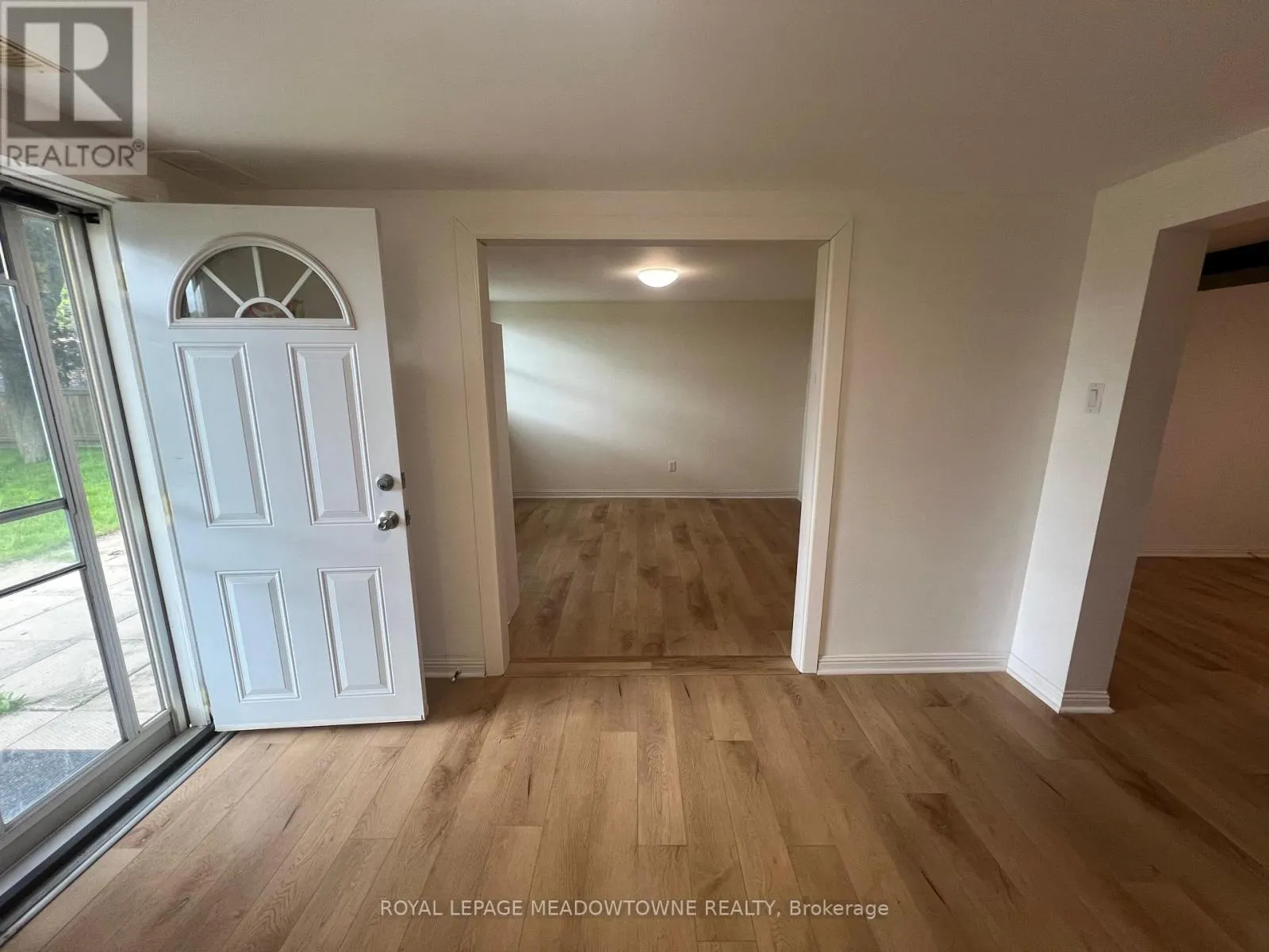 LOWER - 44 LAURIS AVENUE E