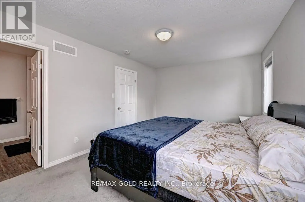 35 - 50 PINNACLE DRIVE