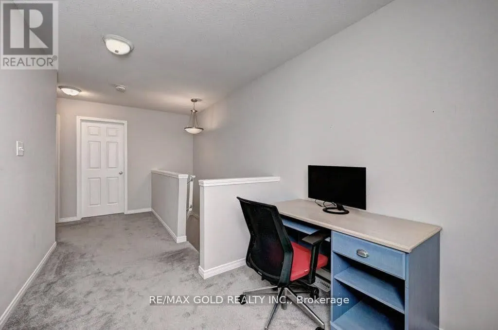35 - 50 PINNACLE DRIVE