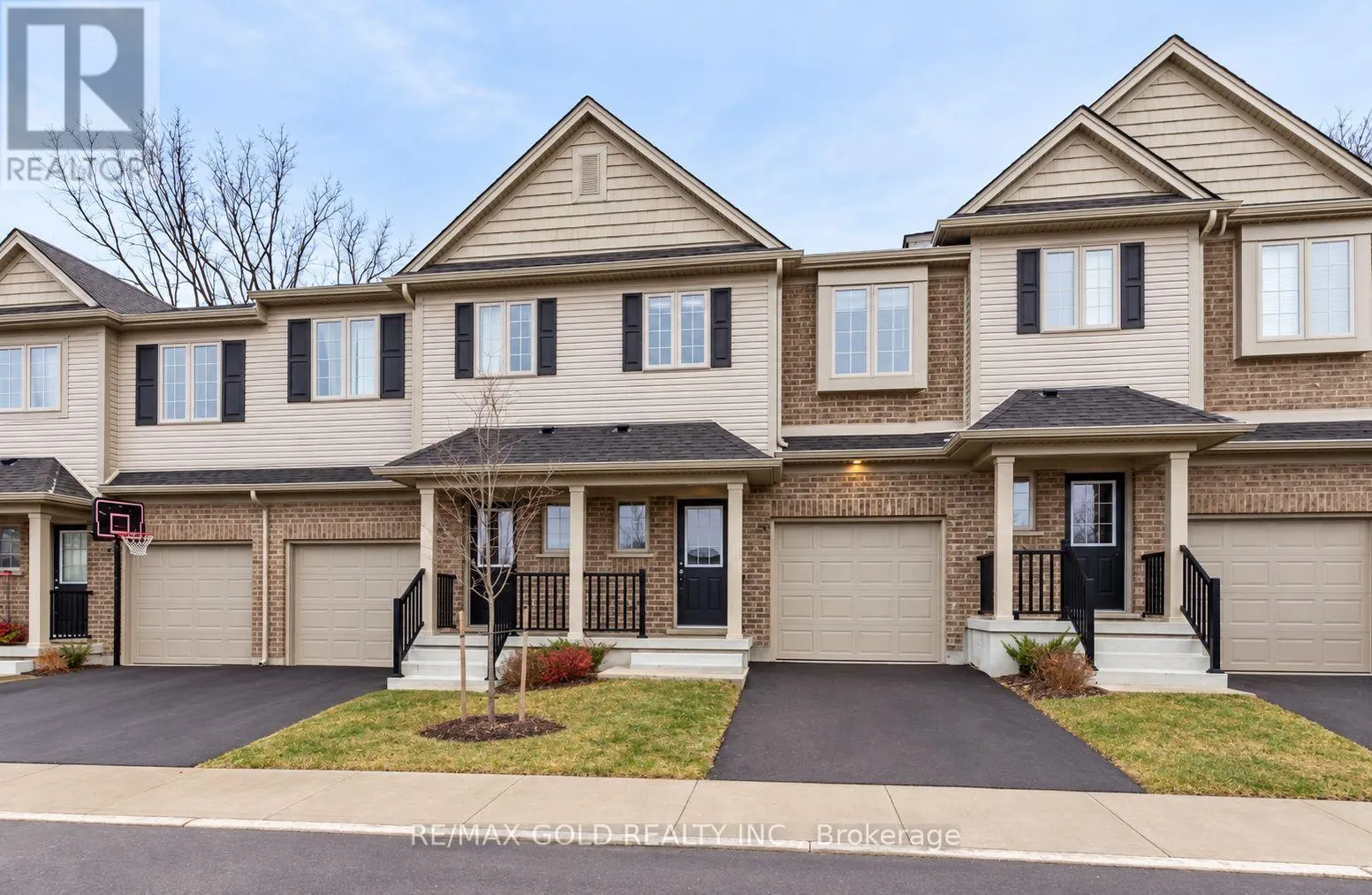 35 - 50 PINNACLE DRIVE