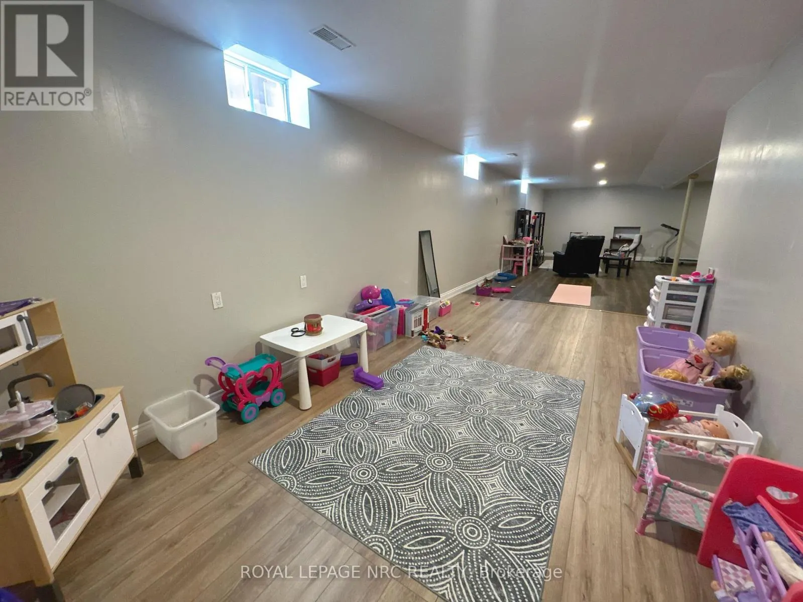 211 FIRST STREET LOUTH