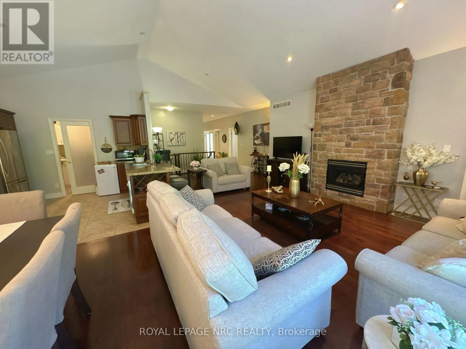 211 FIRST STREET LOUTH