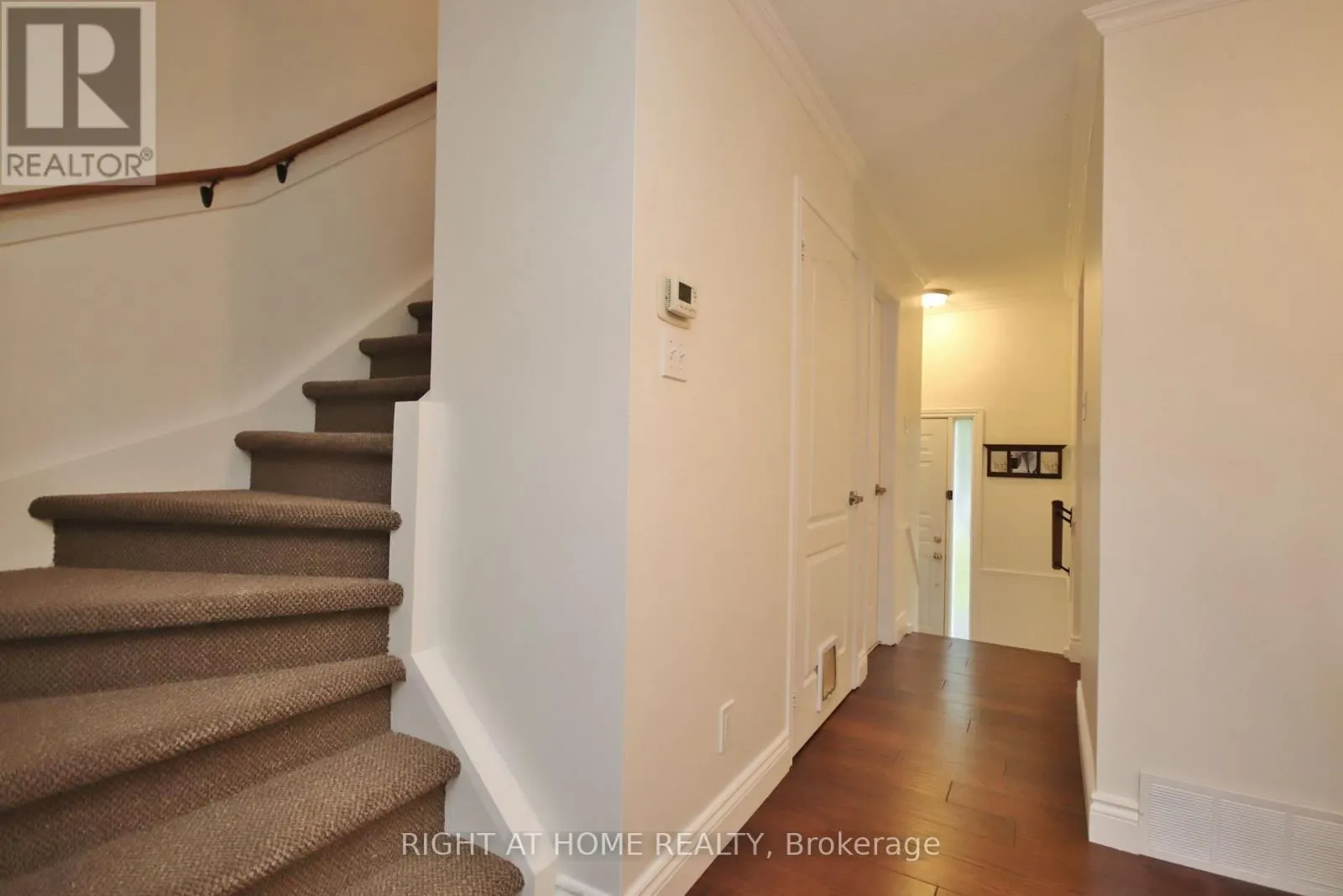 27 - 3250 UPLANDS DRIVE