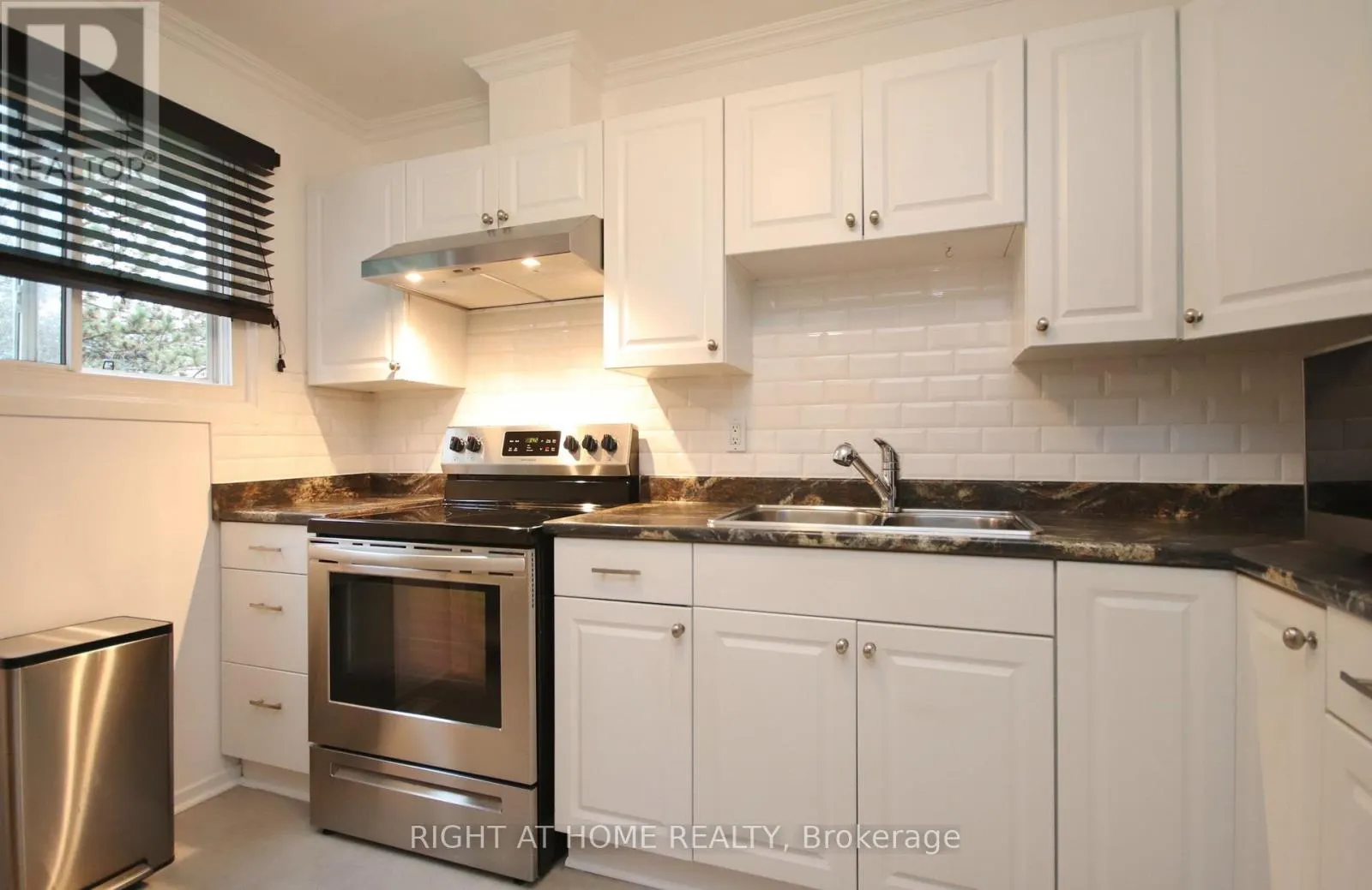27 - 3250 UPLANDS DRIVE