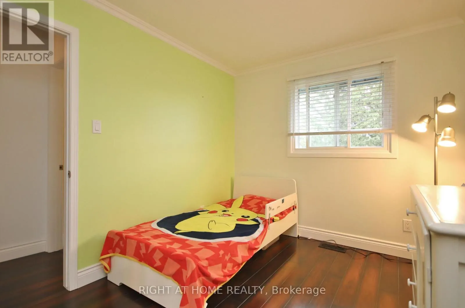 27 - 3250 UPLANDS DRIVE