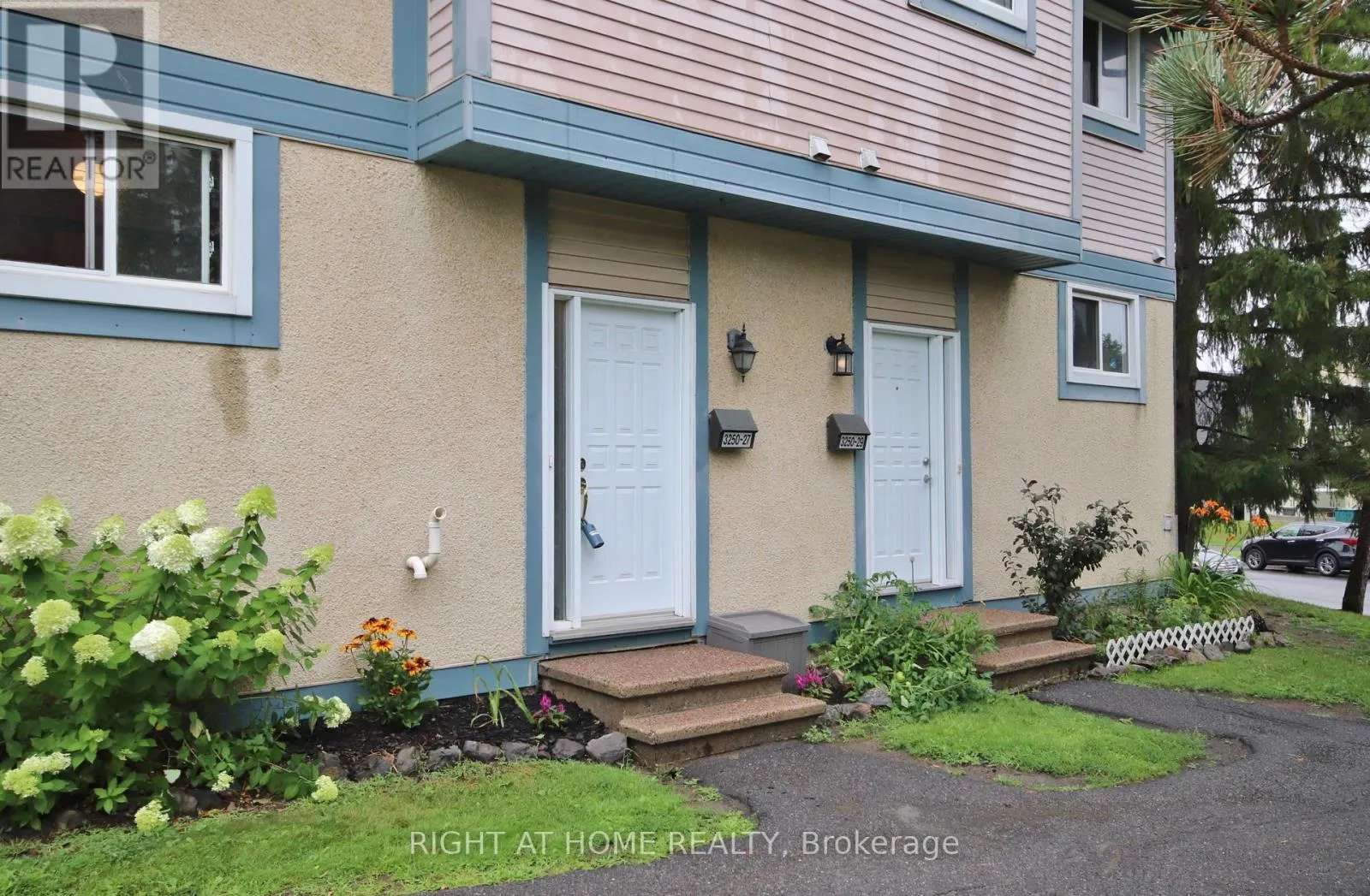 27 - 3250 UPLANDS DRIVE