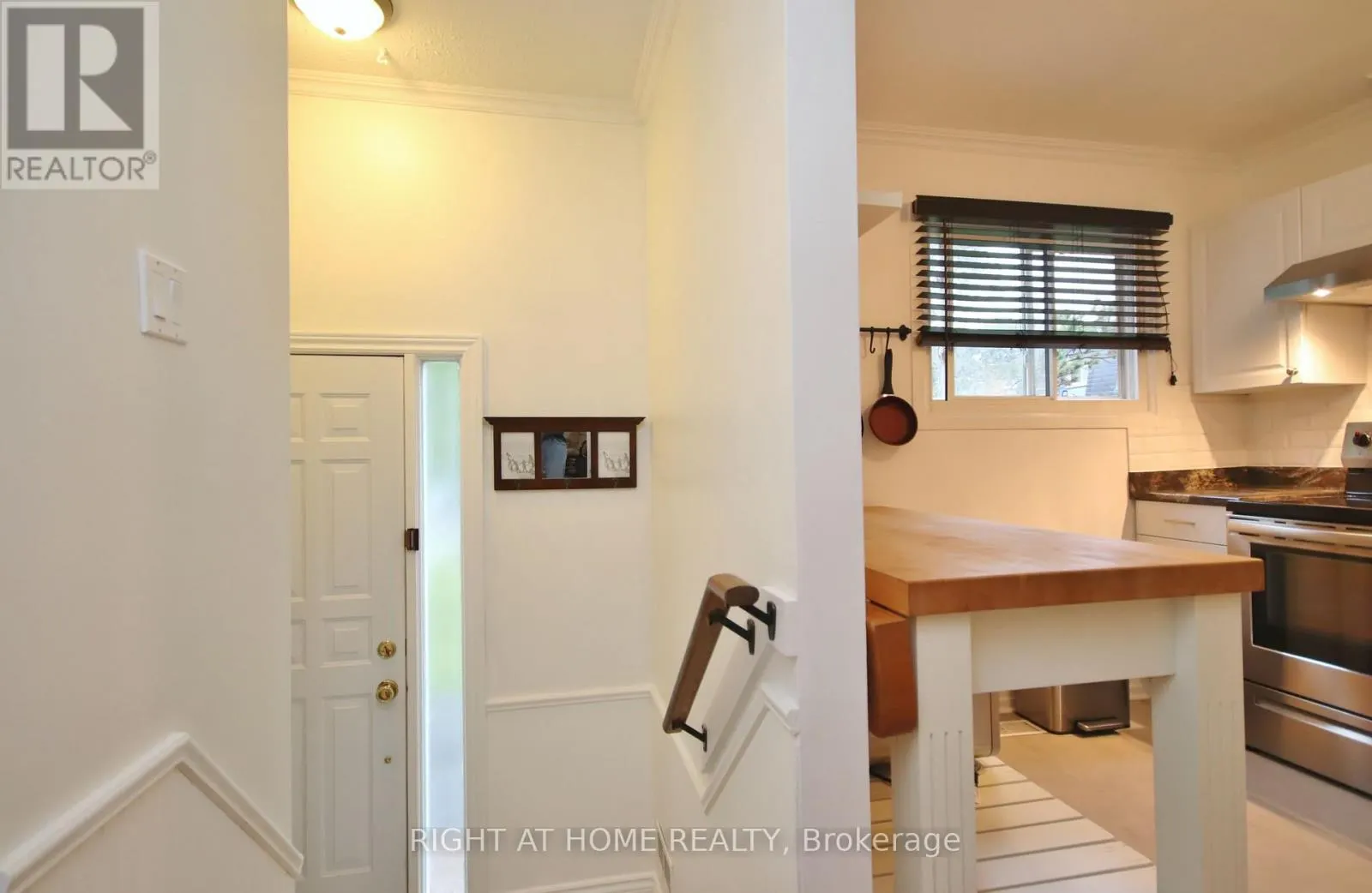 27 - 3250 UPLANDS DRIVE