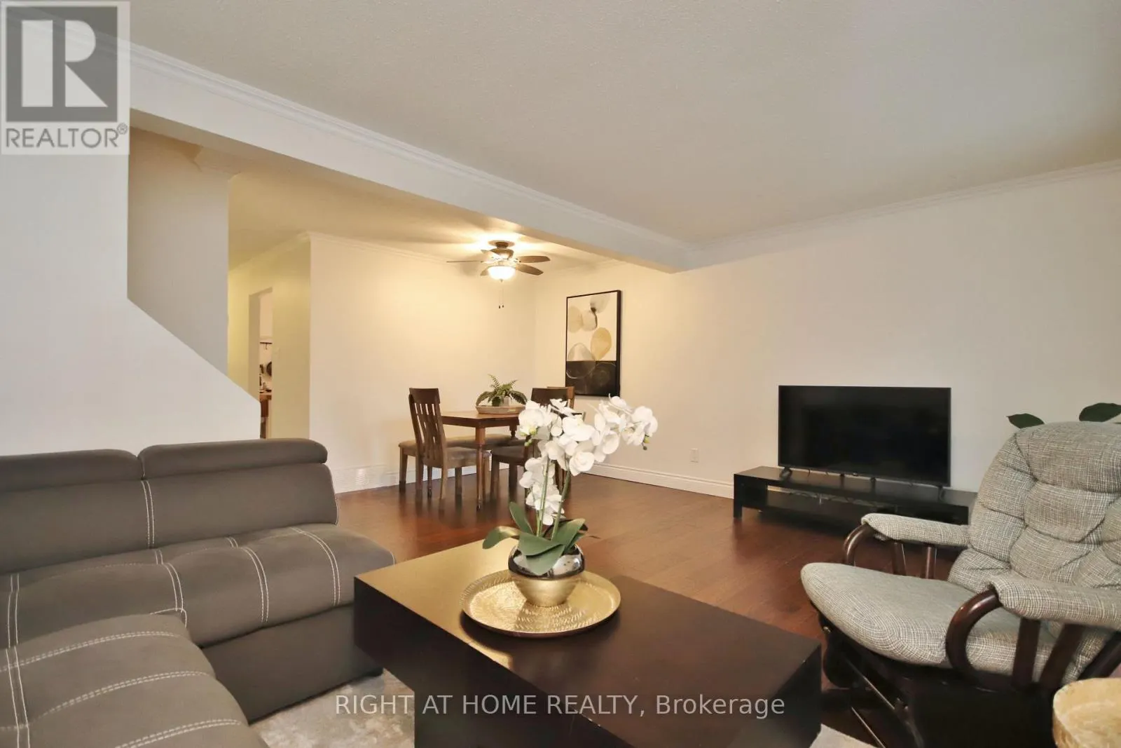 27 - 3250 UPLANDS DRIVE