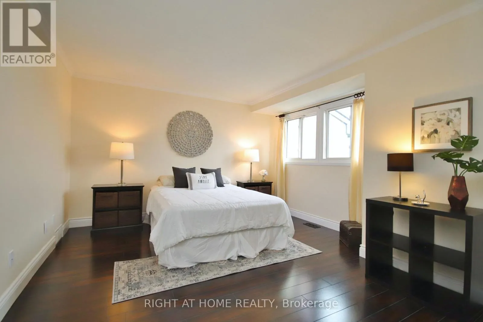 27 - 3250 UPLANDS DRIVE