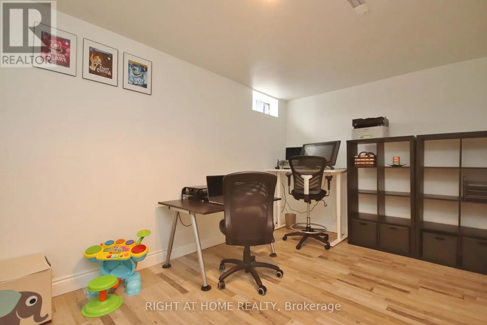27 - 3250 UPLANDS DRIVE