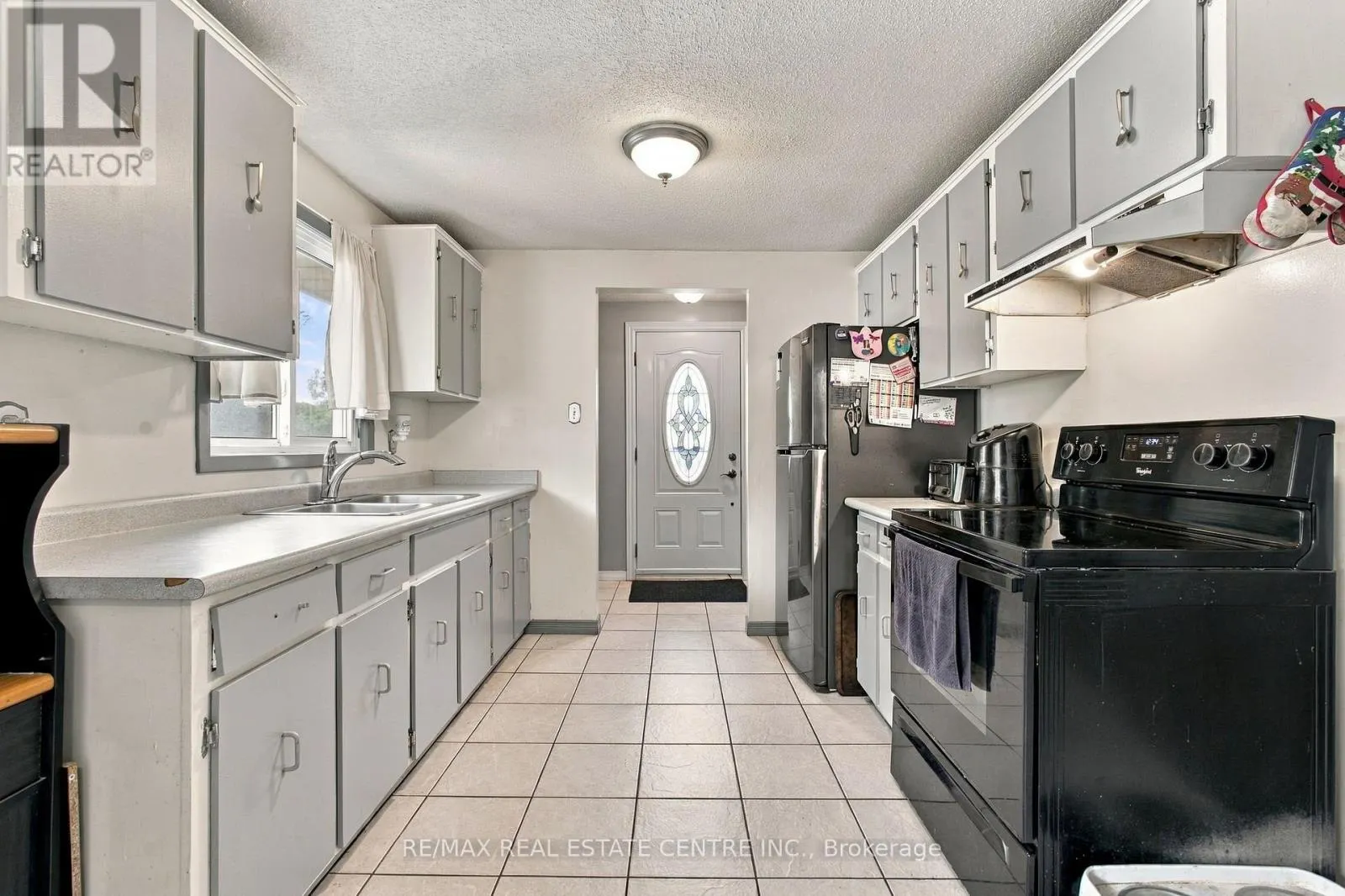 135 CEDARHILL CRESCENT
