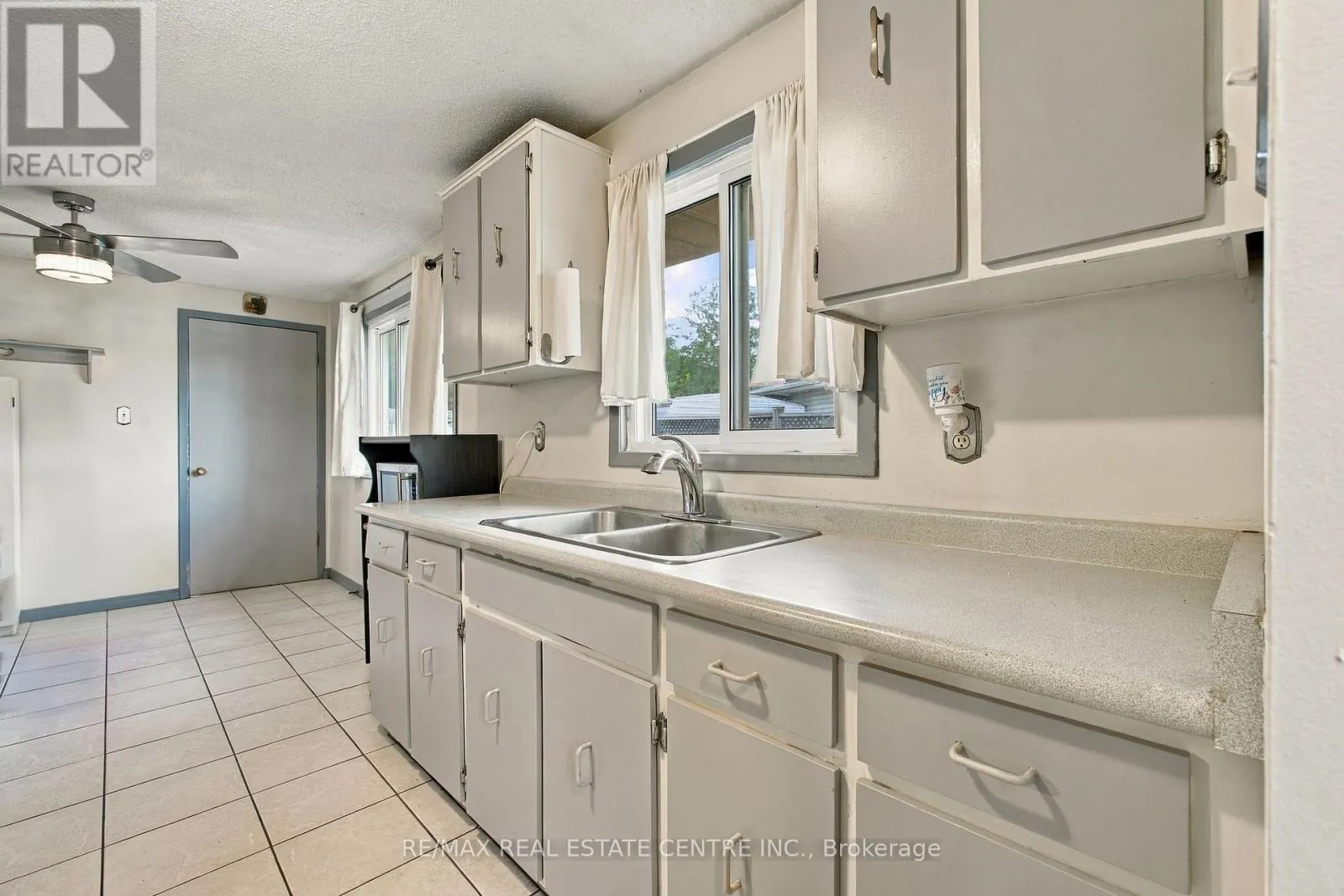 135 CEDARHILL CRESCENT