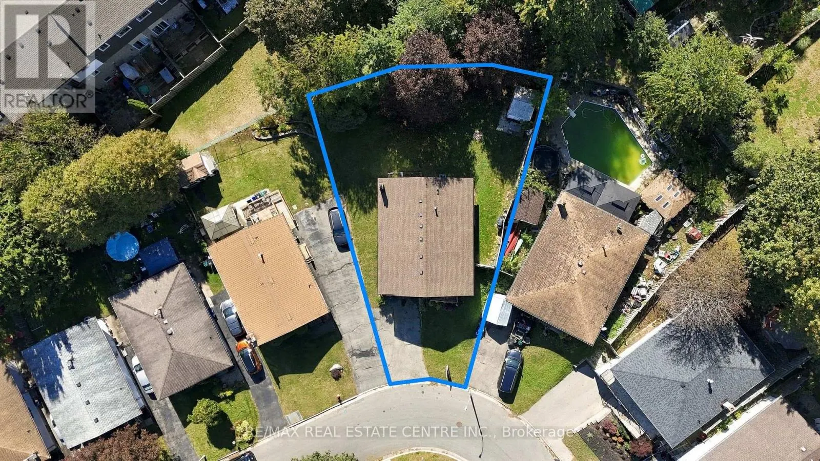 135 CEDARHILL CRESCENT