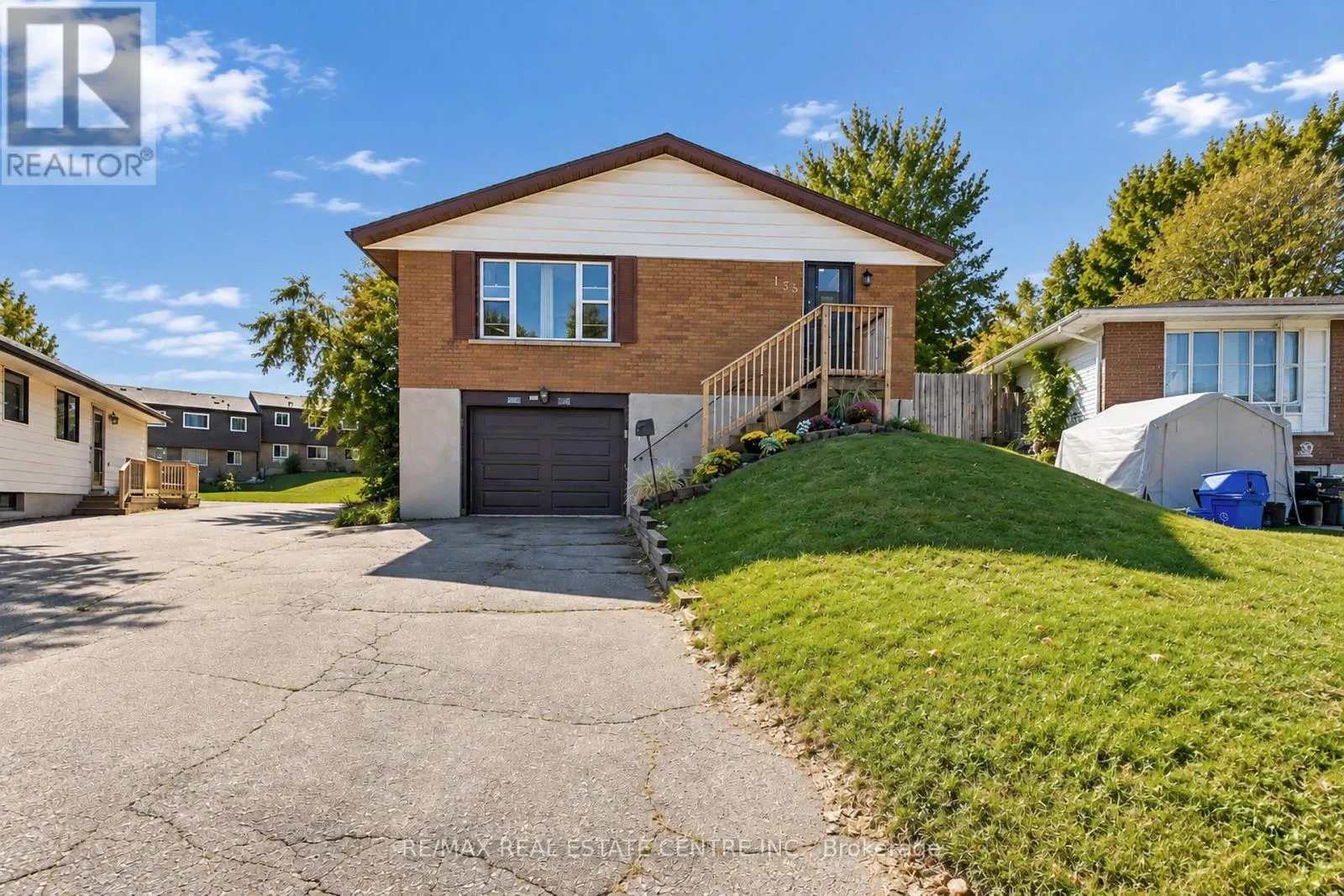 135 CEDARHILL CRESCENT