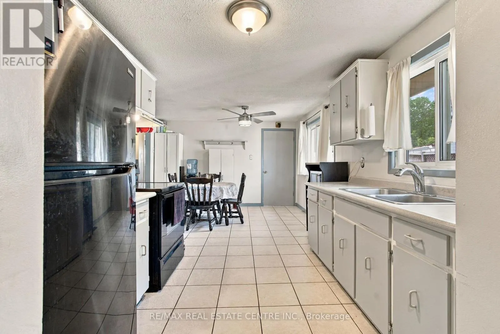 135 CEDARHILL CRESCENT