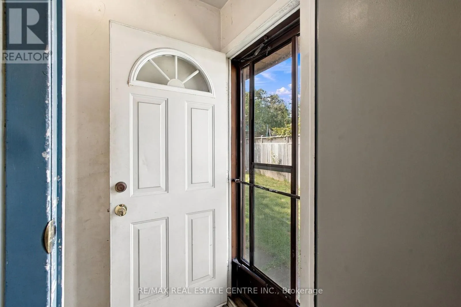 135 CEDARHILL CRESCENT