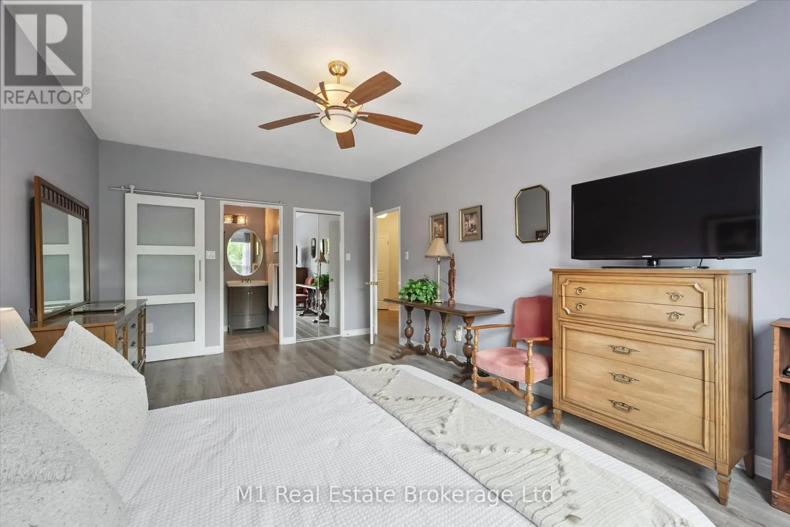 207 - 60 WYNDHAM STREET S #207
