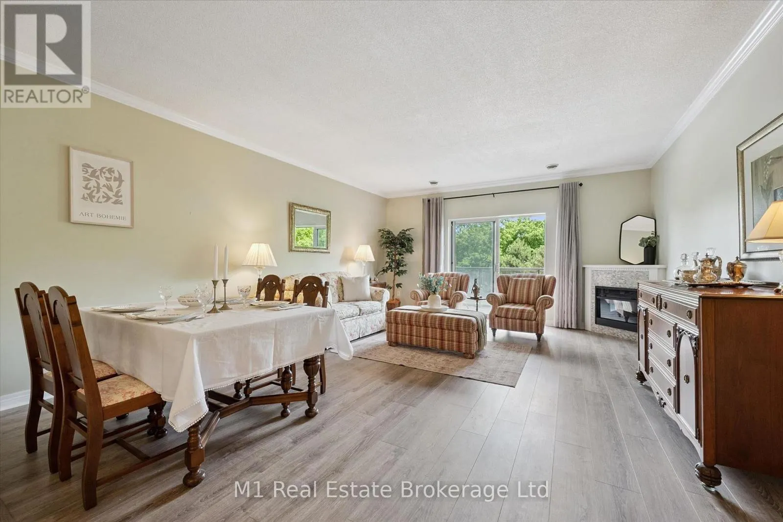 207 - 60 WYNDHAM STREET S #207