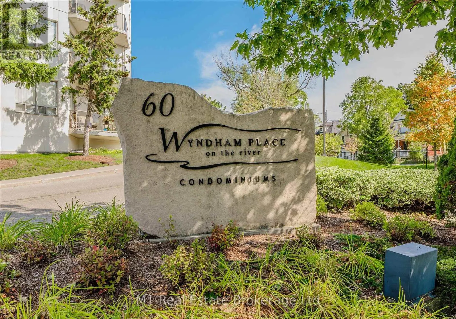 207 - 60 WYNDHAM STREET S #207