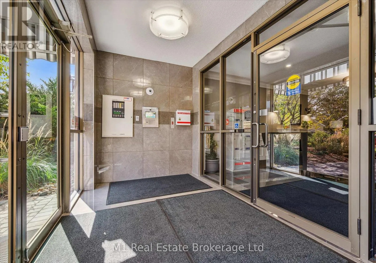 207 - 60 WYNDHAM STREET S #207