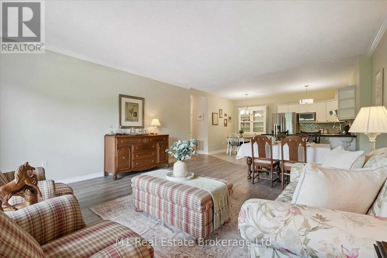 207 - 60 WYNDHAM STREET S #207