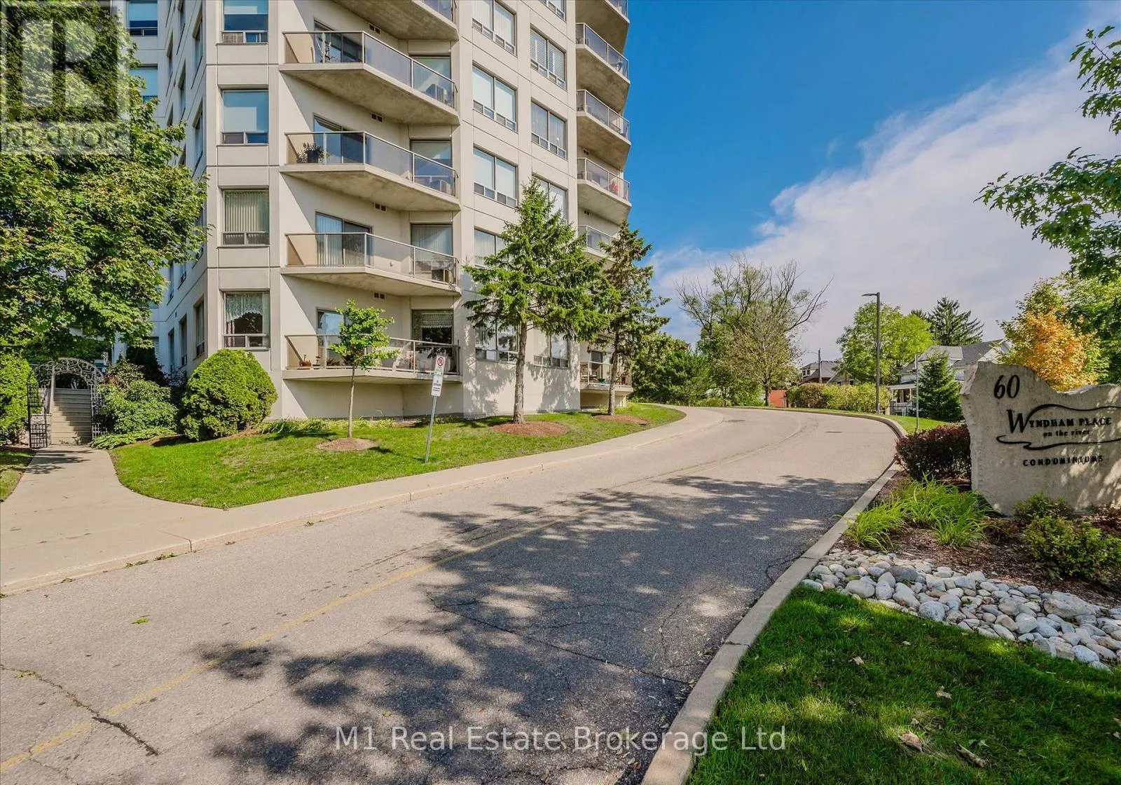 207 - 60 WYNDHAM STREET S #207