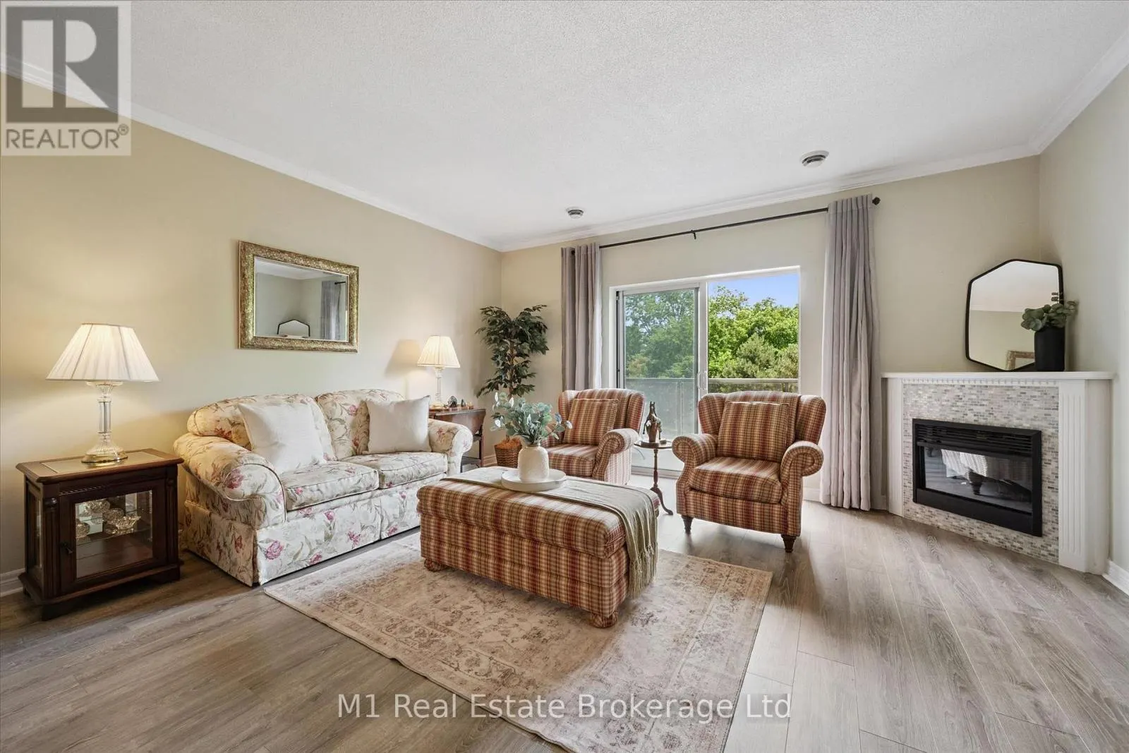 207 - 60 WYNDHAM STREET S #207