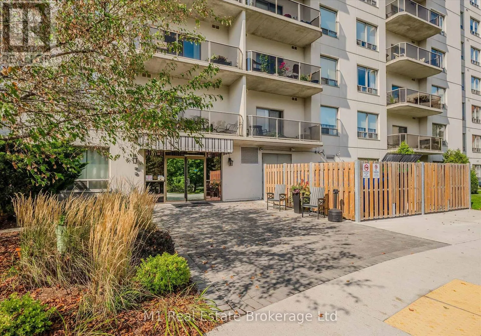 207 - 60 WYNDHAM STREET S #207