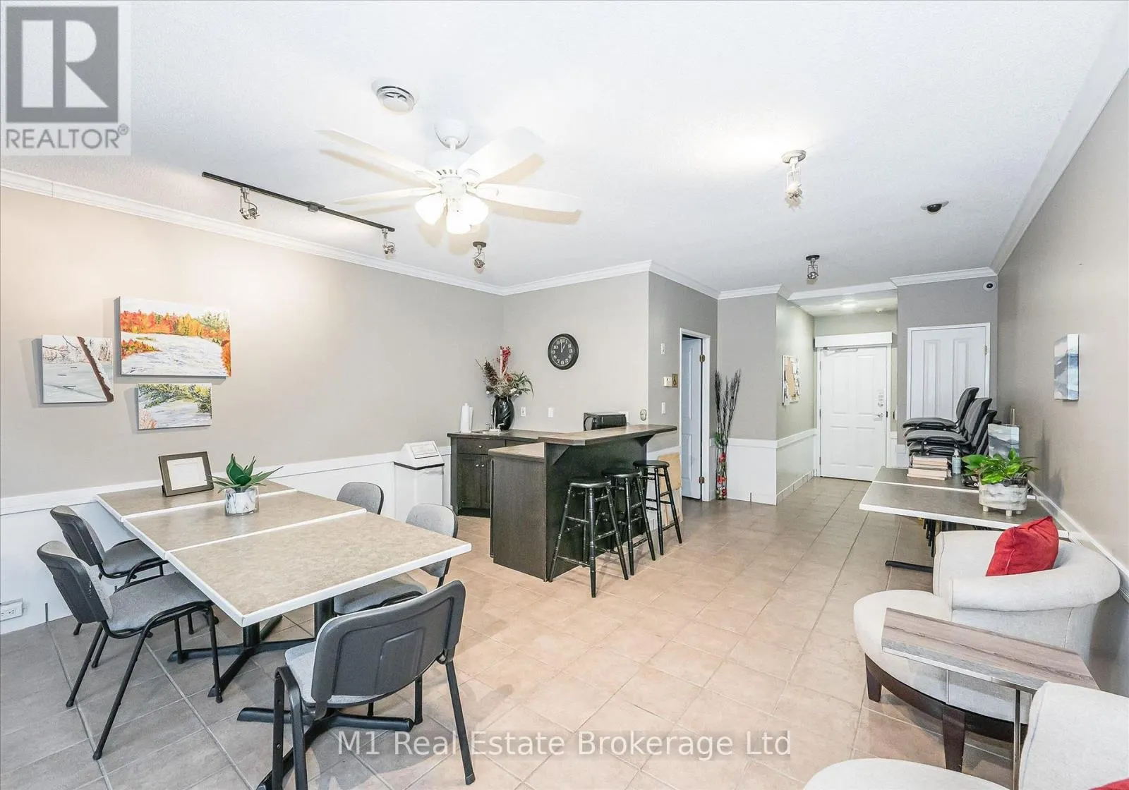 207 - 60 WYNDHAM STREET S #207