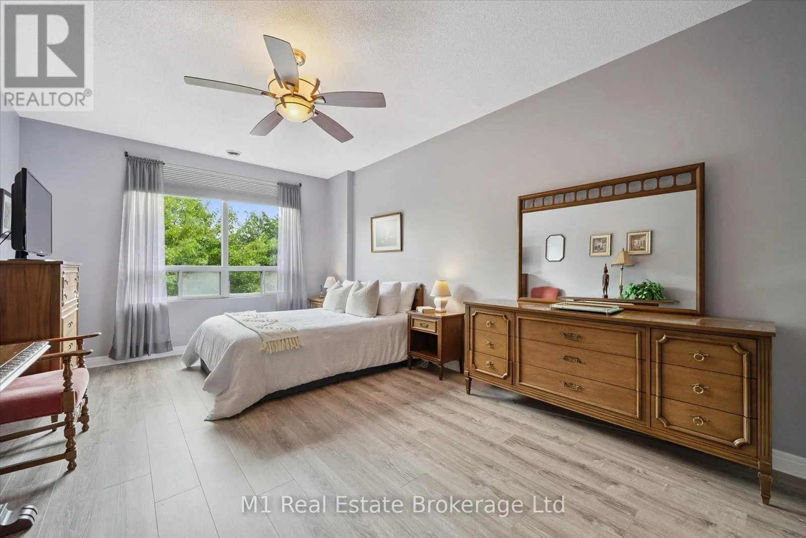 207 - 60 WYNDHAM STREET S #207