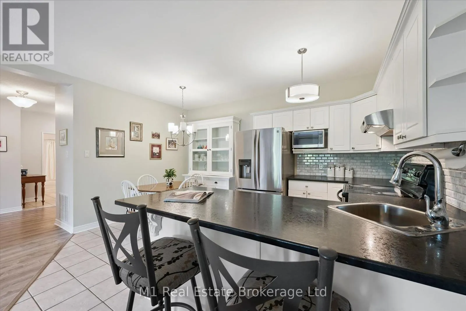 207 - 60 WYNDHAM STREET S #207