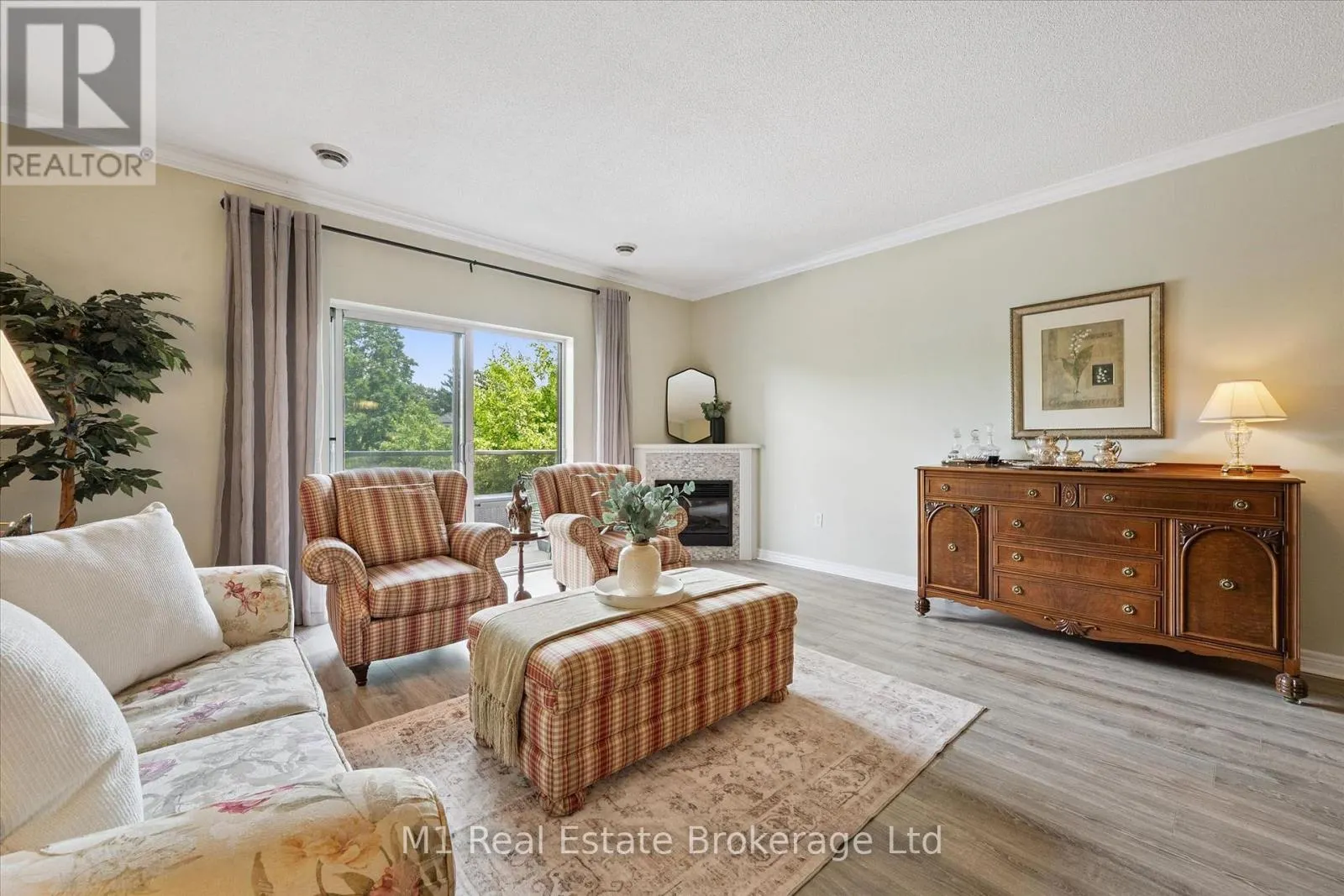 207 - 60 WYNDHAM STREET S #207