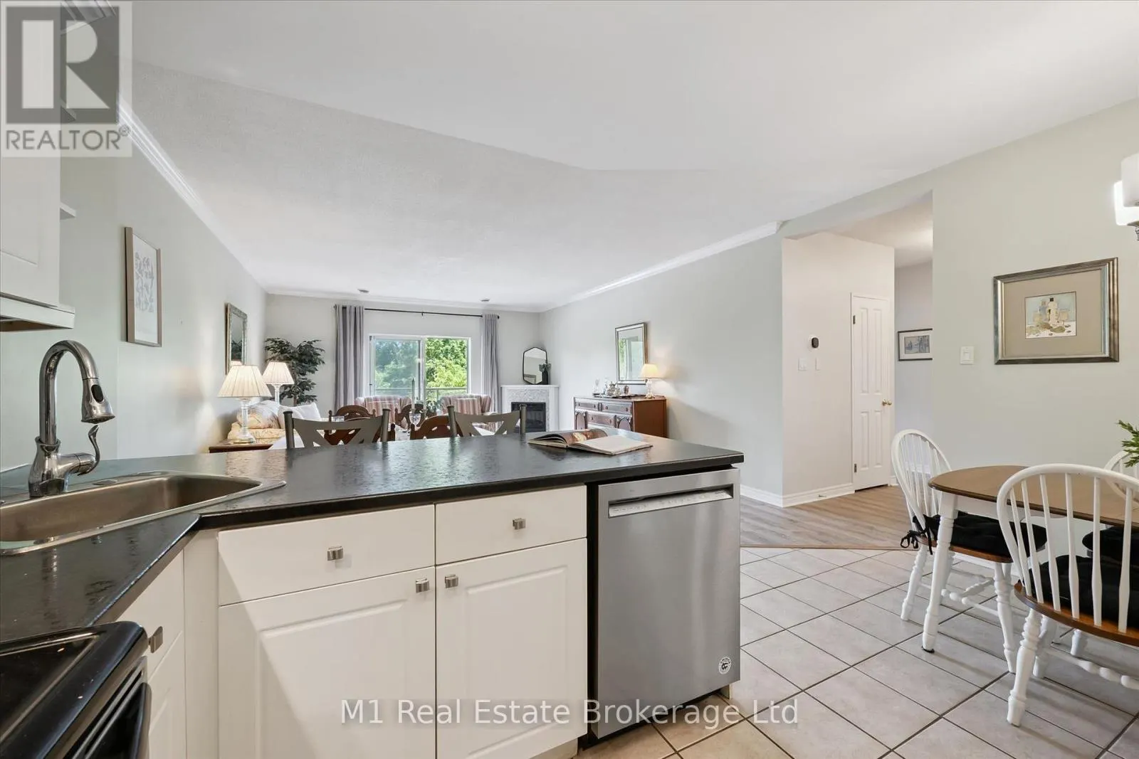 207 - 60 WYNDHAM STREET S #207