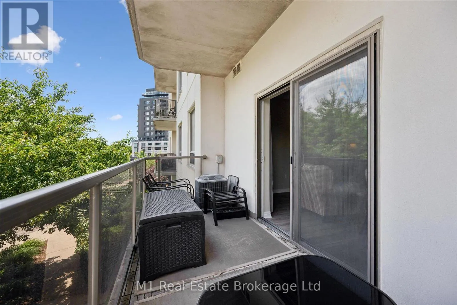 207 - 60 WYNDHAM STREET S #207