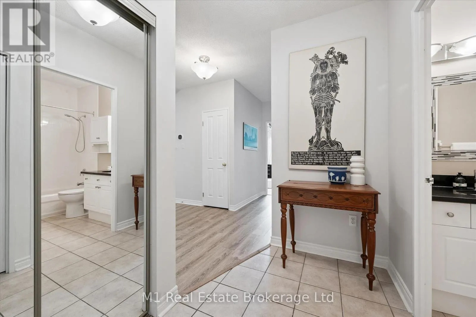 207 - 60 WYNDHAM STREET S #207