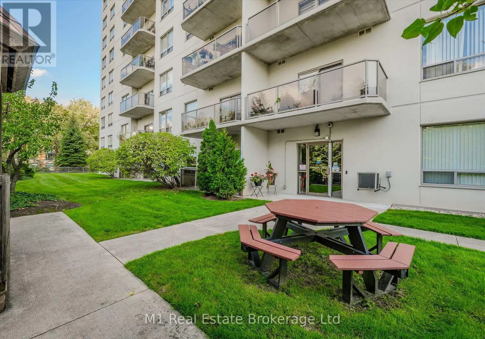 207 - 60 WYNDHAM STREET S #207