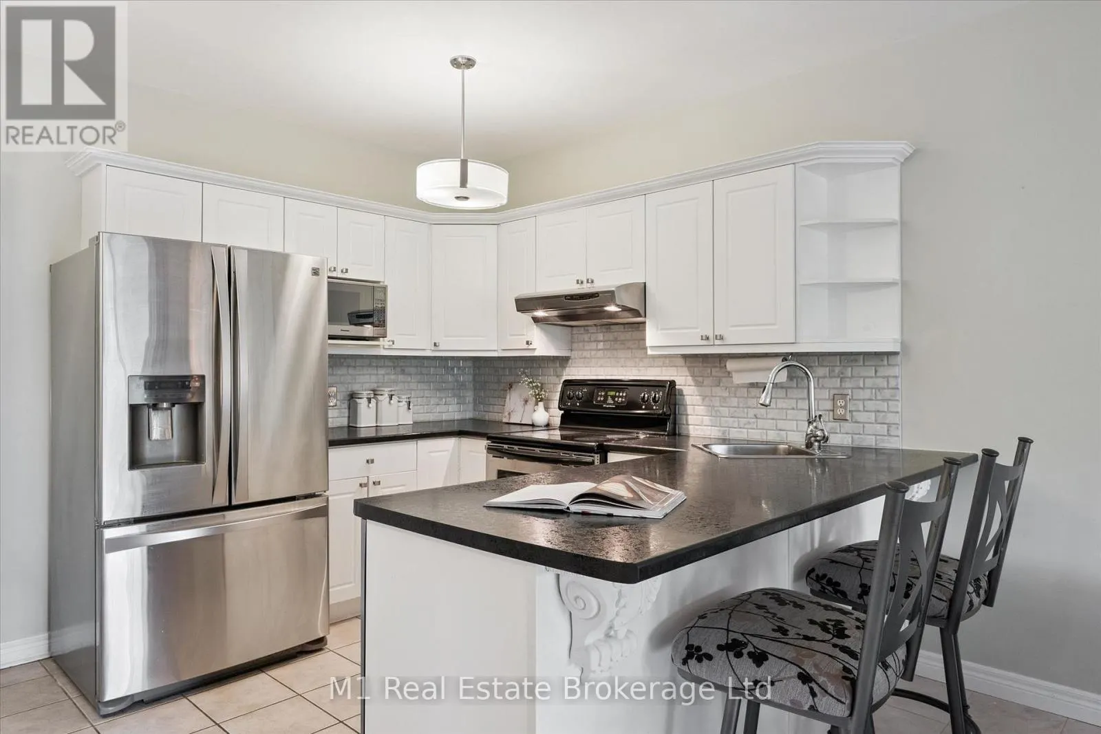 207 - 60 WYNDHAM STREET S #207