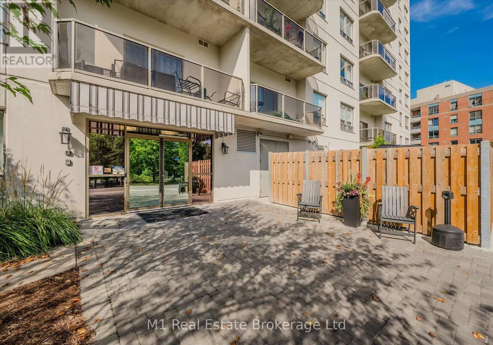 207 - 60 WYNDHAM STREET S #207