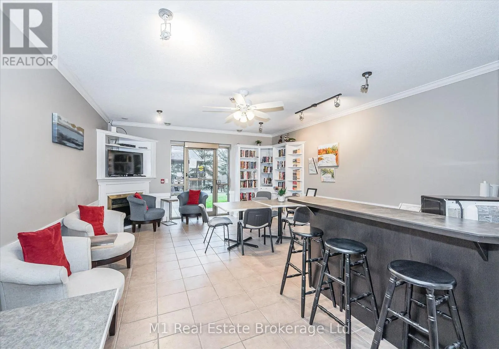 207 - 60 WYNDHAM STREET S #207