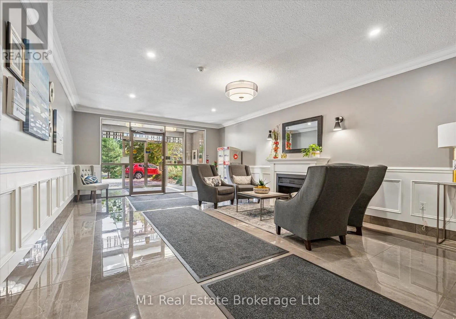 207 - 60 WYNDHAM STREET S #207