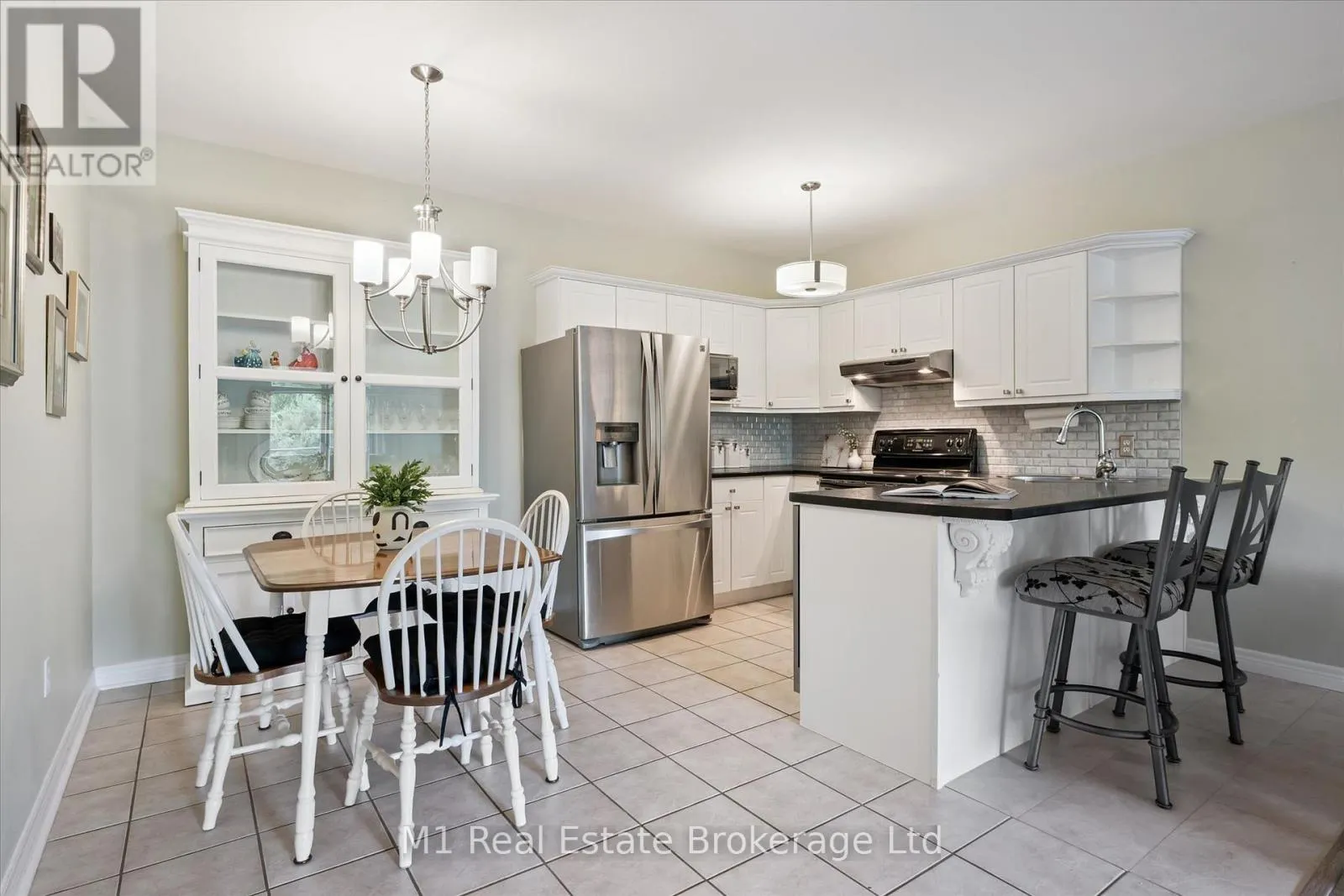 207 - 60 WYNDHAM STREET S #207