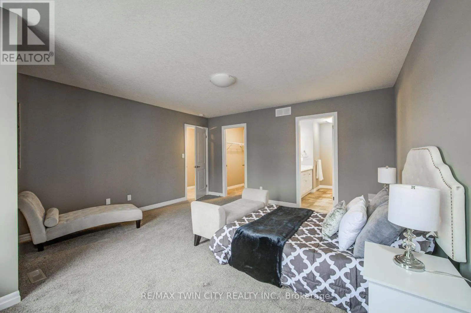 17 - 343 HURON STREET