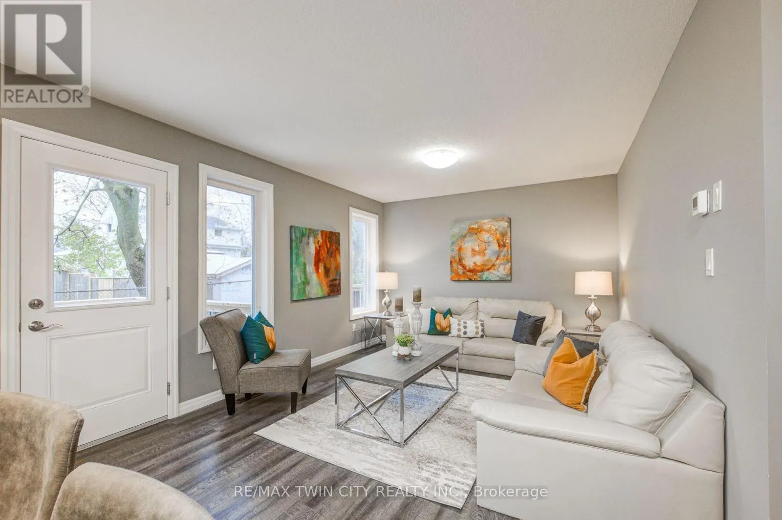 17 - 343 HURON STREET