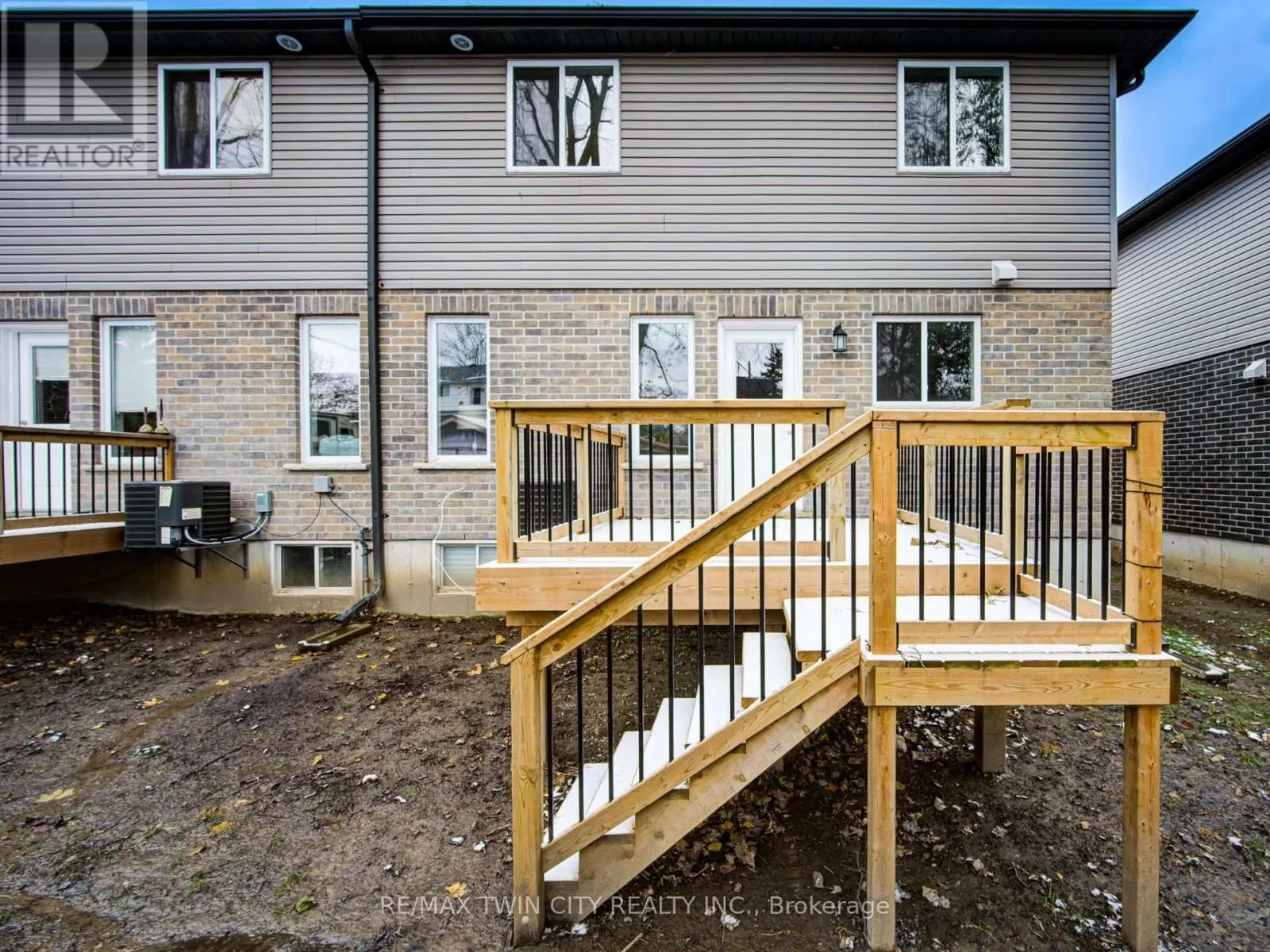 17 - 343 HURON STREET