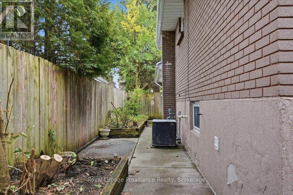 550 VICTORIA AVENUE