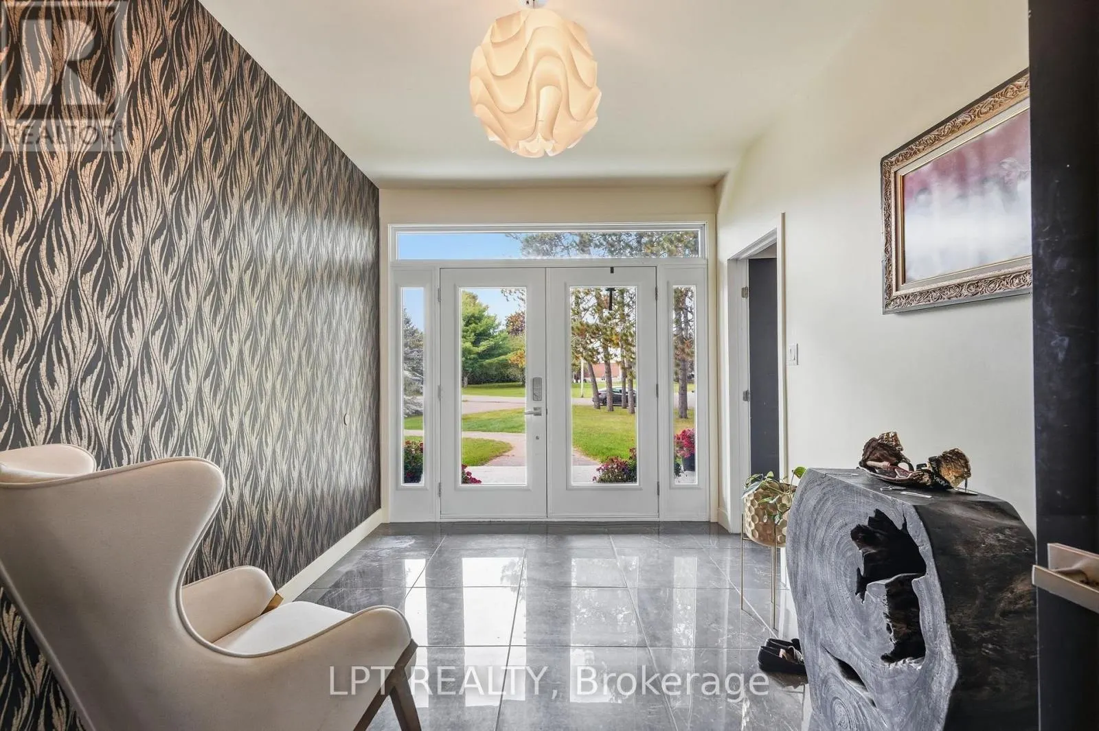 31 CARILLON CRESCENT