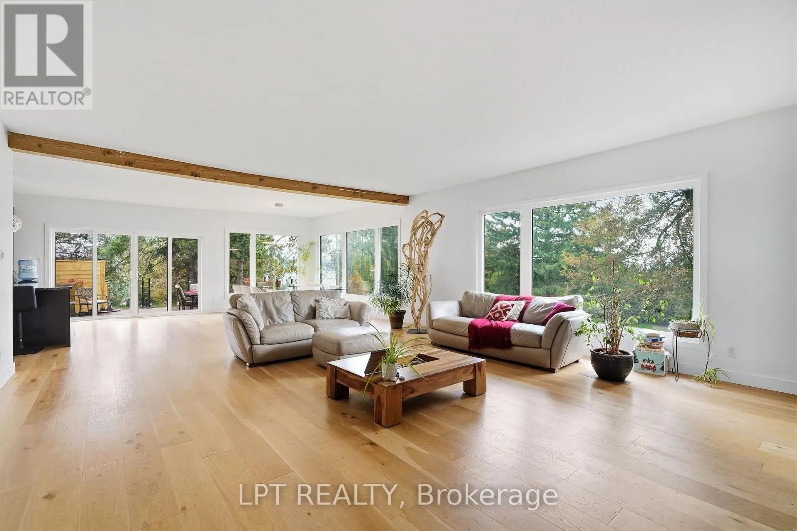 31 CARILLON CRESCENT