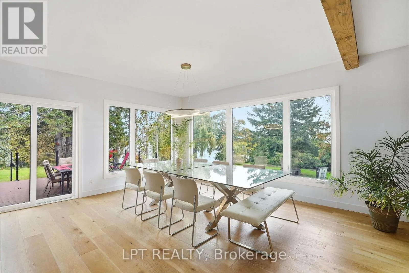 31 CARILLON CRESCENT